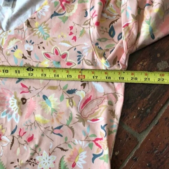 Christopher & Banks Artistic Floral V-Neck Missy Tee szM - Picture 6 of 9